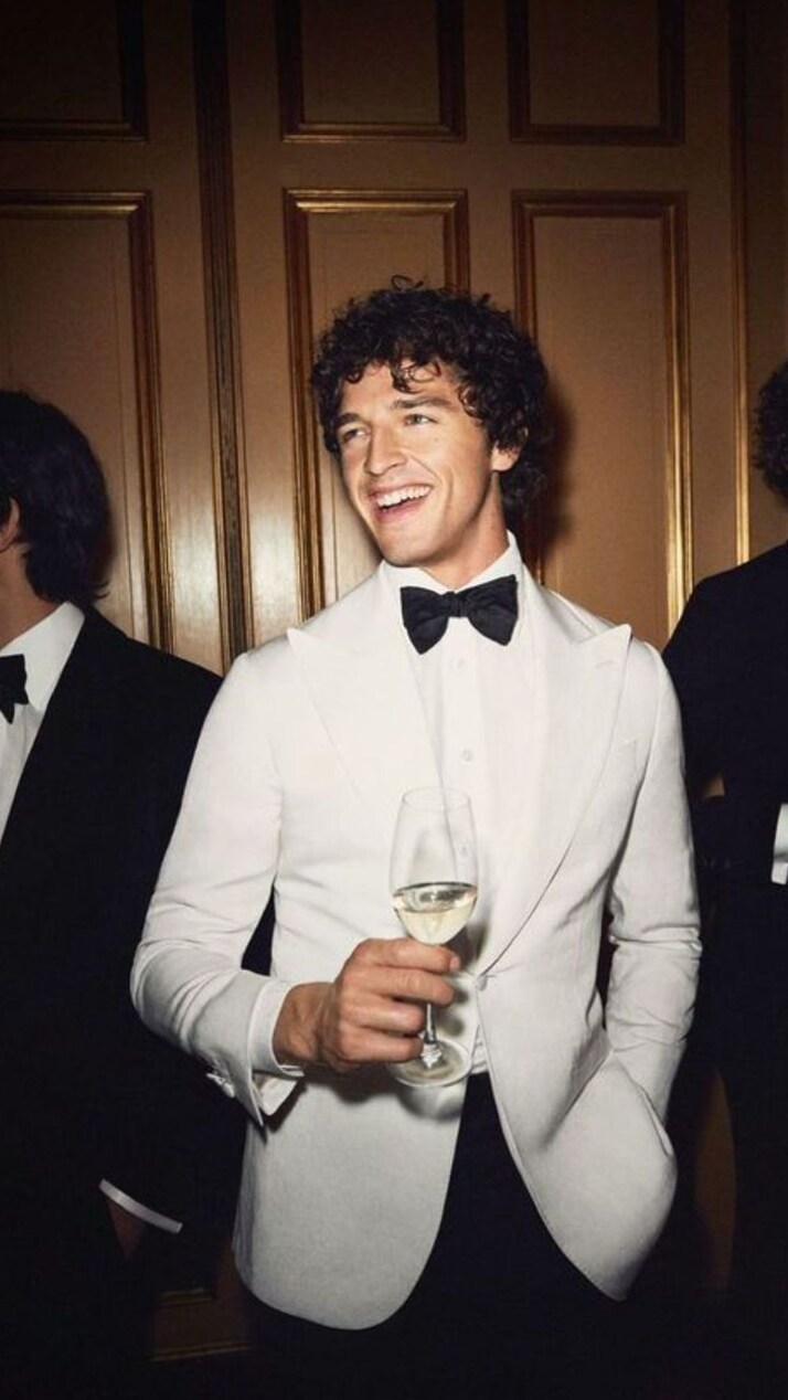 ✦ aesthetic mood booster ✦ New Year’s Eve Menswear: Neon Glam Meets Vintage Soph 725