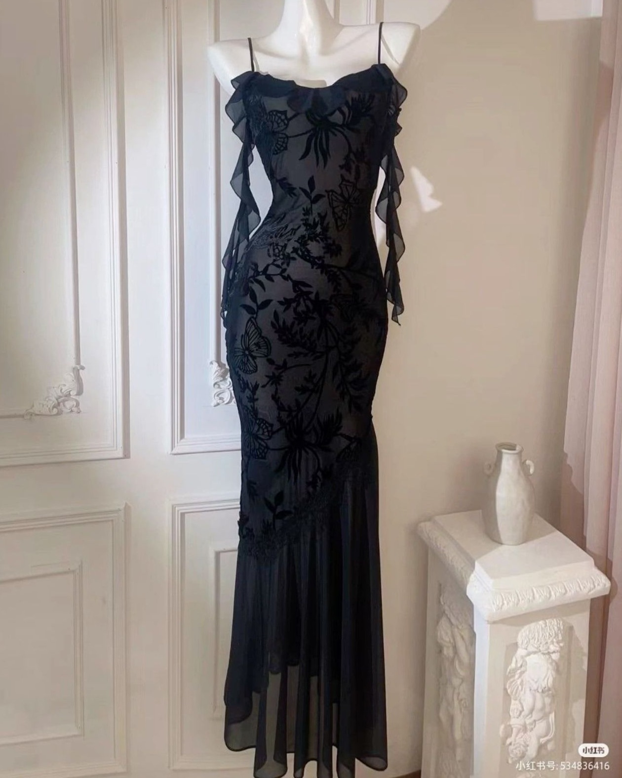 Neon Elegance Meets Vintage Vibes — 🎲 🎰 126