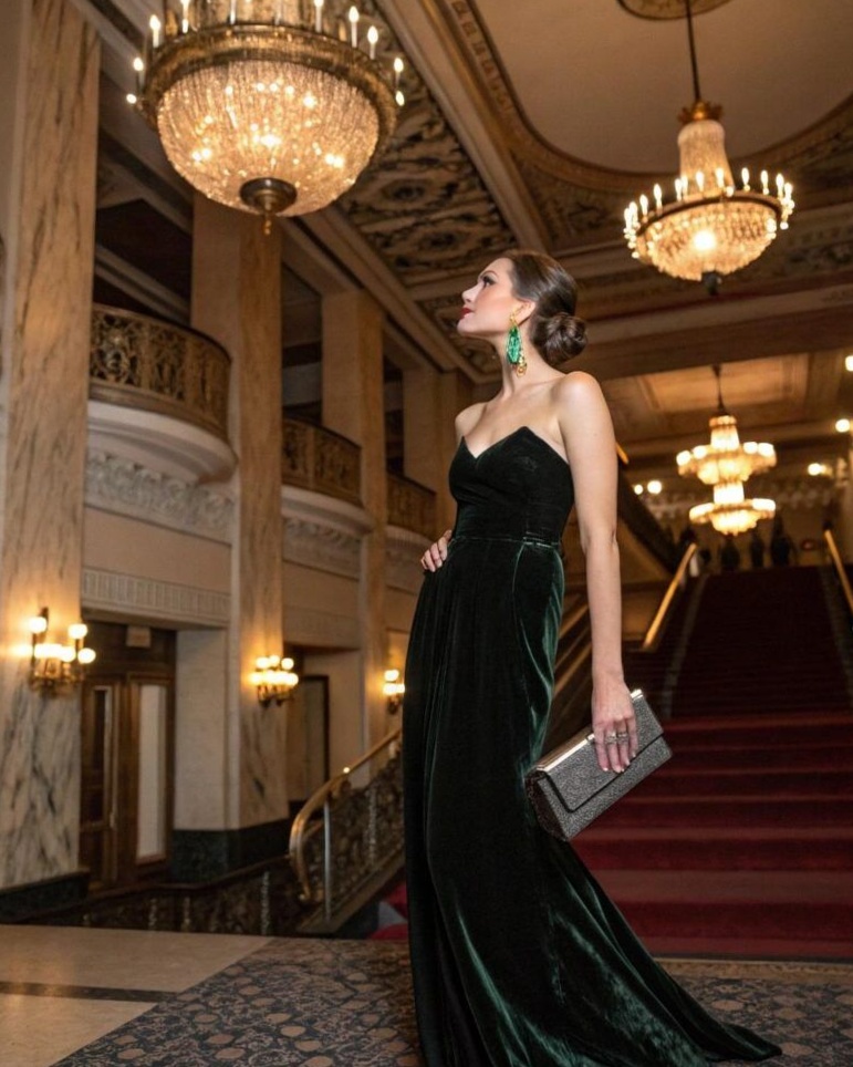 🔵 Velvet Whispers: 25 Neon-Esque Elegance Looks for the Timelessly Bold 577