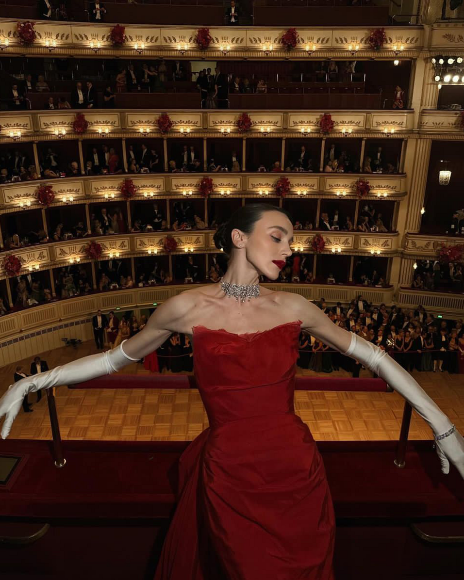 art of living well: 🎩 👗 🎩 Neon Reverie: Marylee’s Luxe Vintage Game Party Vibe 436