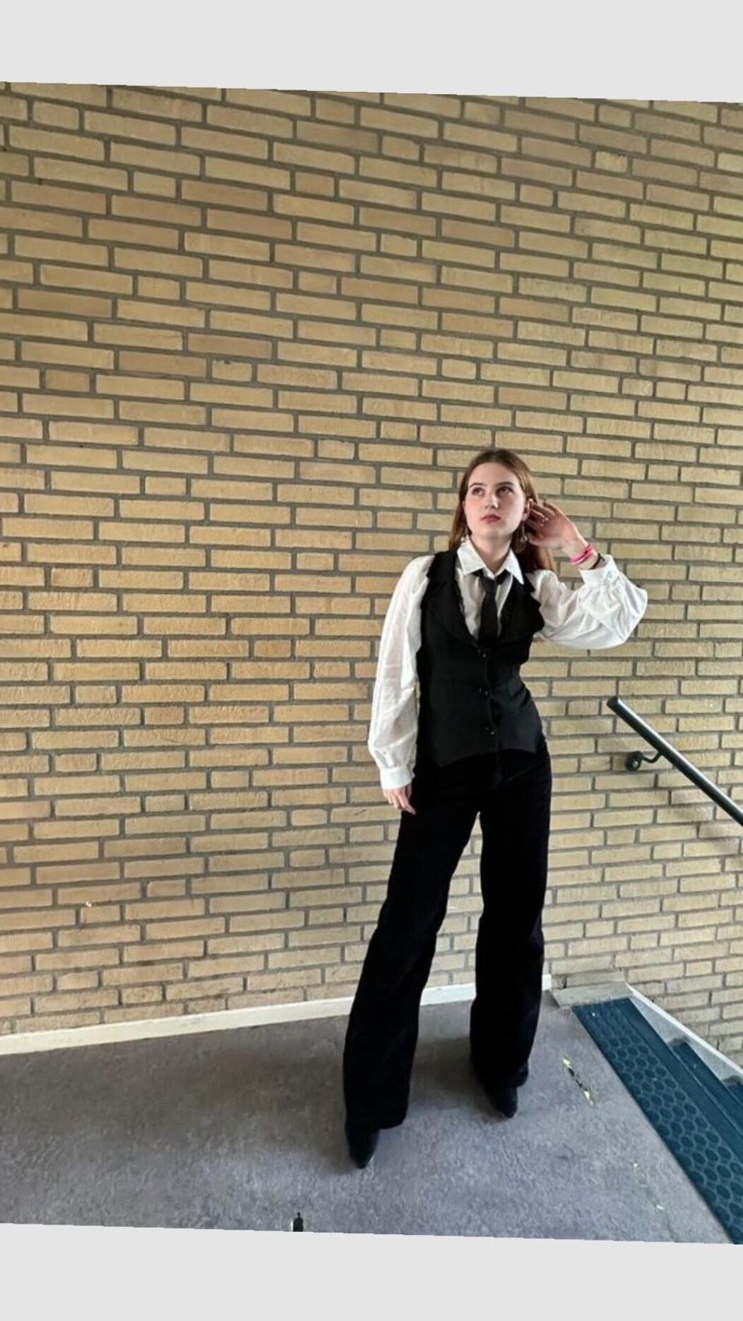 beauty in details: Neon Nostalgia: Jomiles Fittas Meets Vintage Gaming Elegance  959