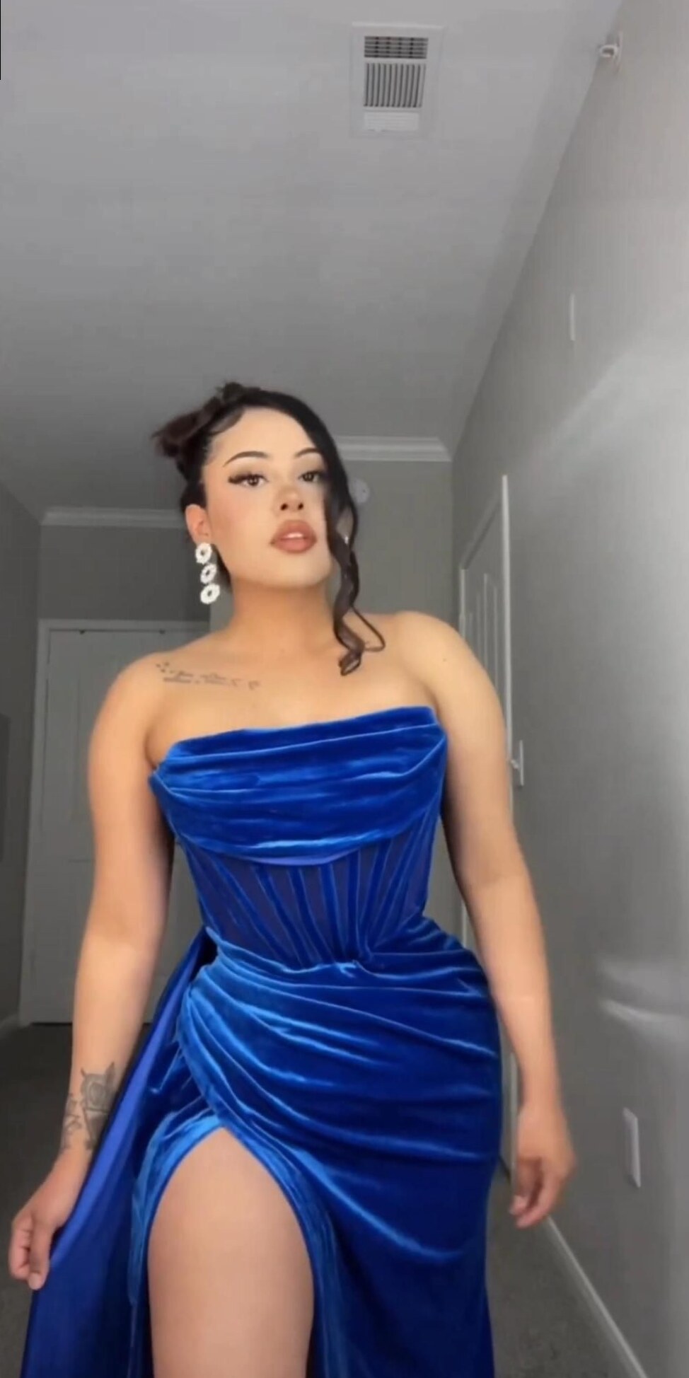 ⊹ Bella Barnett’s Neon-Lit Vintage Picks for Glamour & Play ⊹ 🔵 739