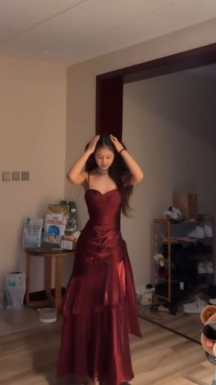 💎 | Burgundy Glamour: Neon Vintage Prom Gown for Formal Events | inspiration inb 658