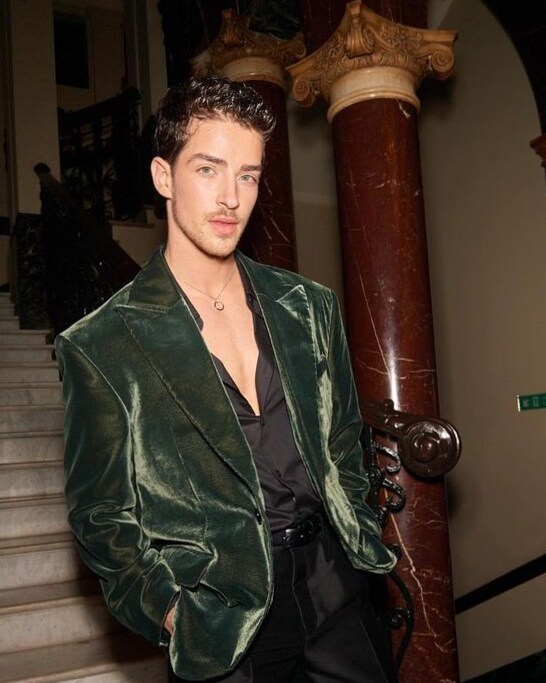 Christmas Party Outfits for Men: Sleigh your Festive Attire — Luxe Neon Vibe, Vi 706