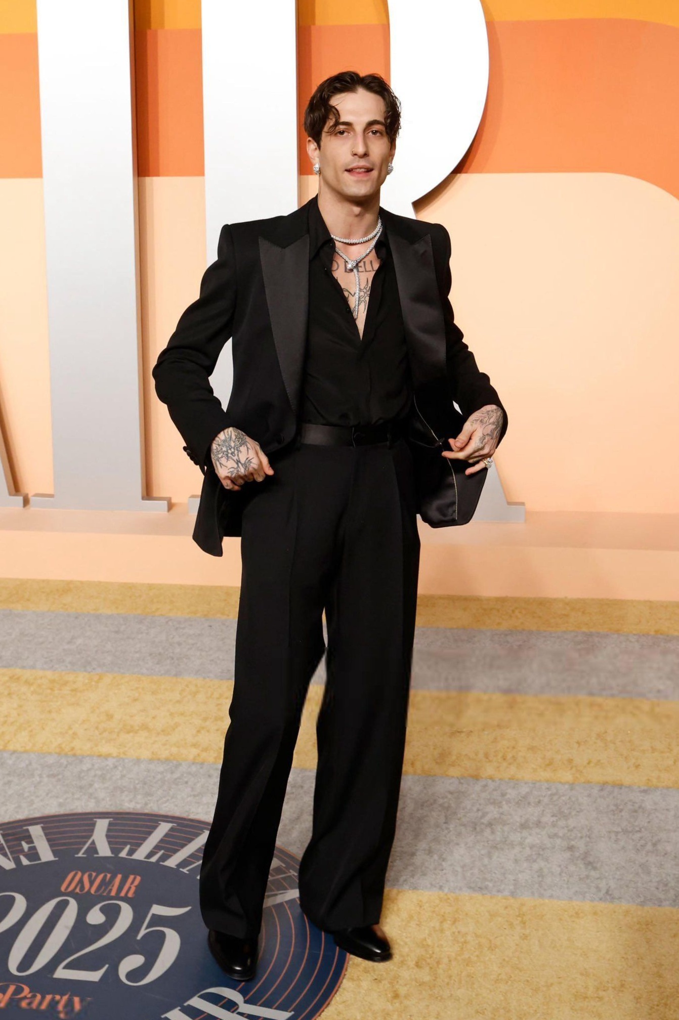 creative chronicles: Neon-Vintage Elegance: Damiano David’s Electric Game Art 🎀 105