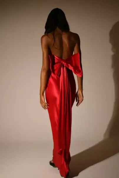 daily dose of beauty • Neon Dreams in the Meshki Rochelle Gown 🖌️ 🔶 676