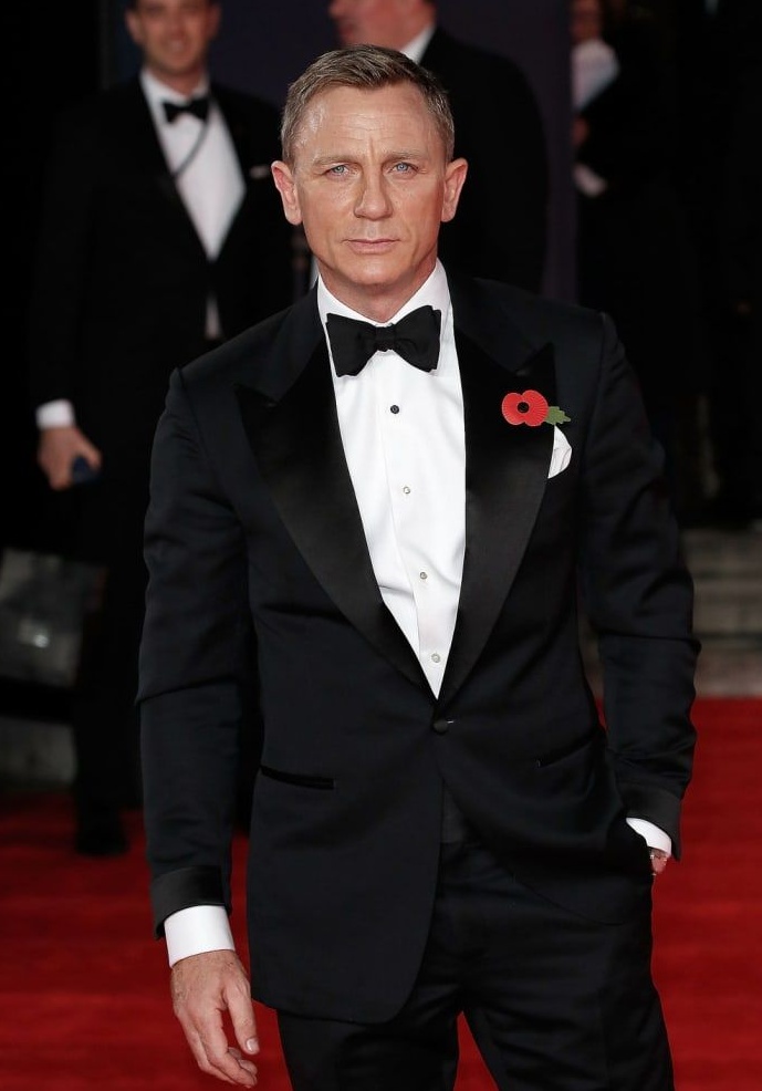 Daniel Craig & Rachel Weisz Redefine Glamour in Neon-Elegance Vibe ⟐ aesthetic m 813