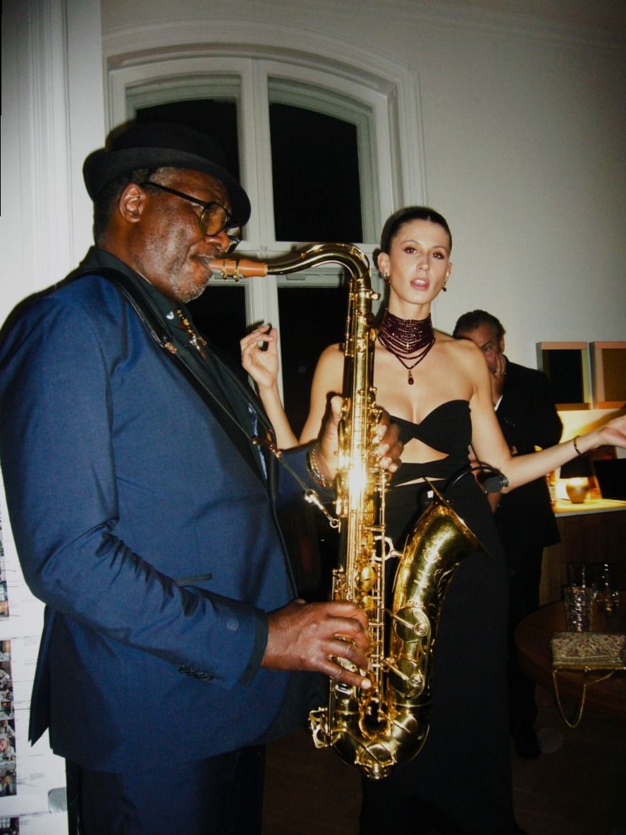 ✦ design diary ✦ Neon Nostalgia: Spark of Elegance in Electric Dreams 📜 852