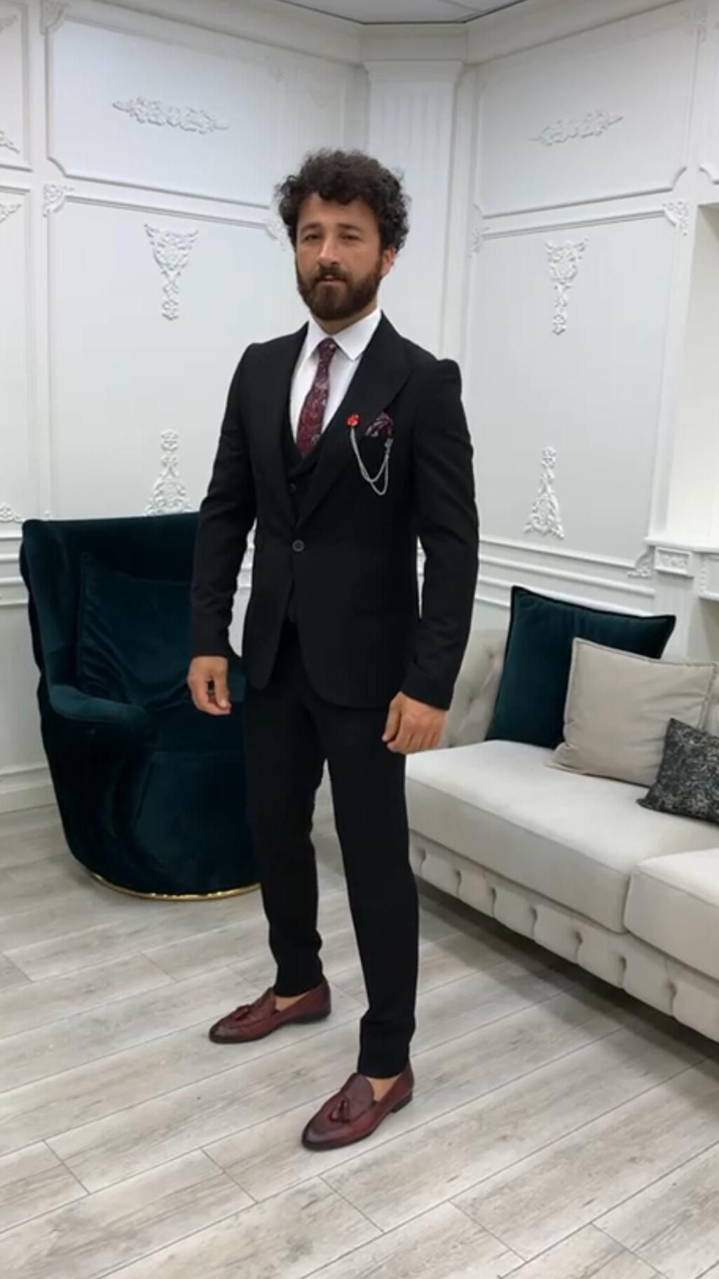 design inspiration daily: Neon Dreams & Velvet Games: A Luxe Vintage Escape 📍 🎨 220