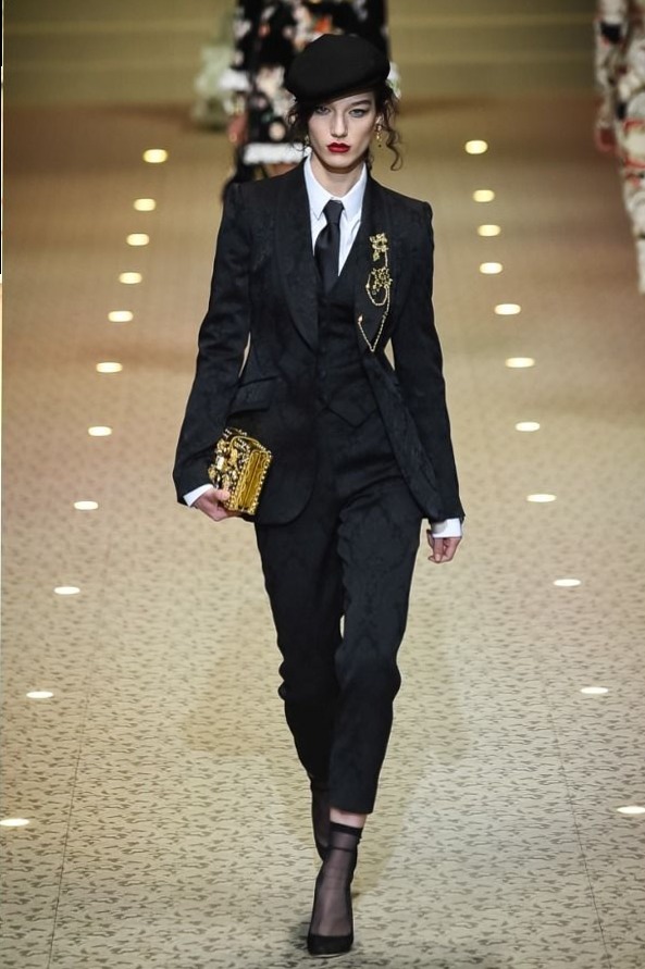 ✨ Dolce & Gabbana 2018-19 Winter Collection Neon Elegance | art of living well 747