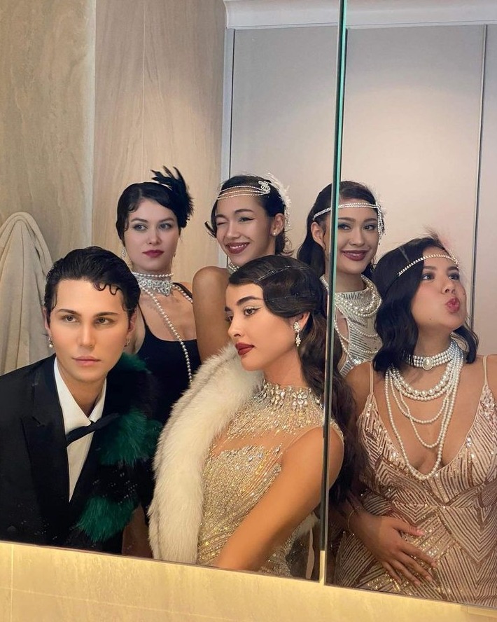 emerald city lights: 🏙️ 🏨 Neon Nostalgia: Timeless Glamour for the Bold and Chic 907