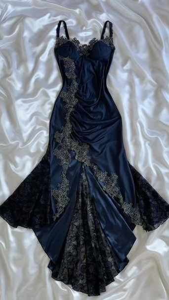 🌿 🍂 | Enchanted Shadow Gown for Midnight Neon Reveries | midnight city mood 562