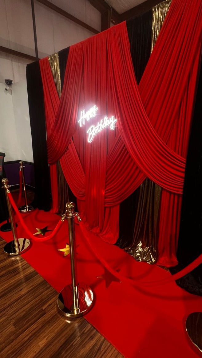🎈 🌟 event design dreams ✦ Neon Velvet Glamour: Vintage Red Carpet Reverie 324
