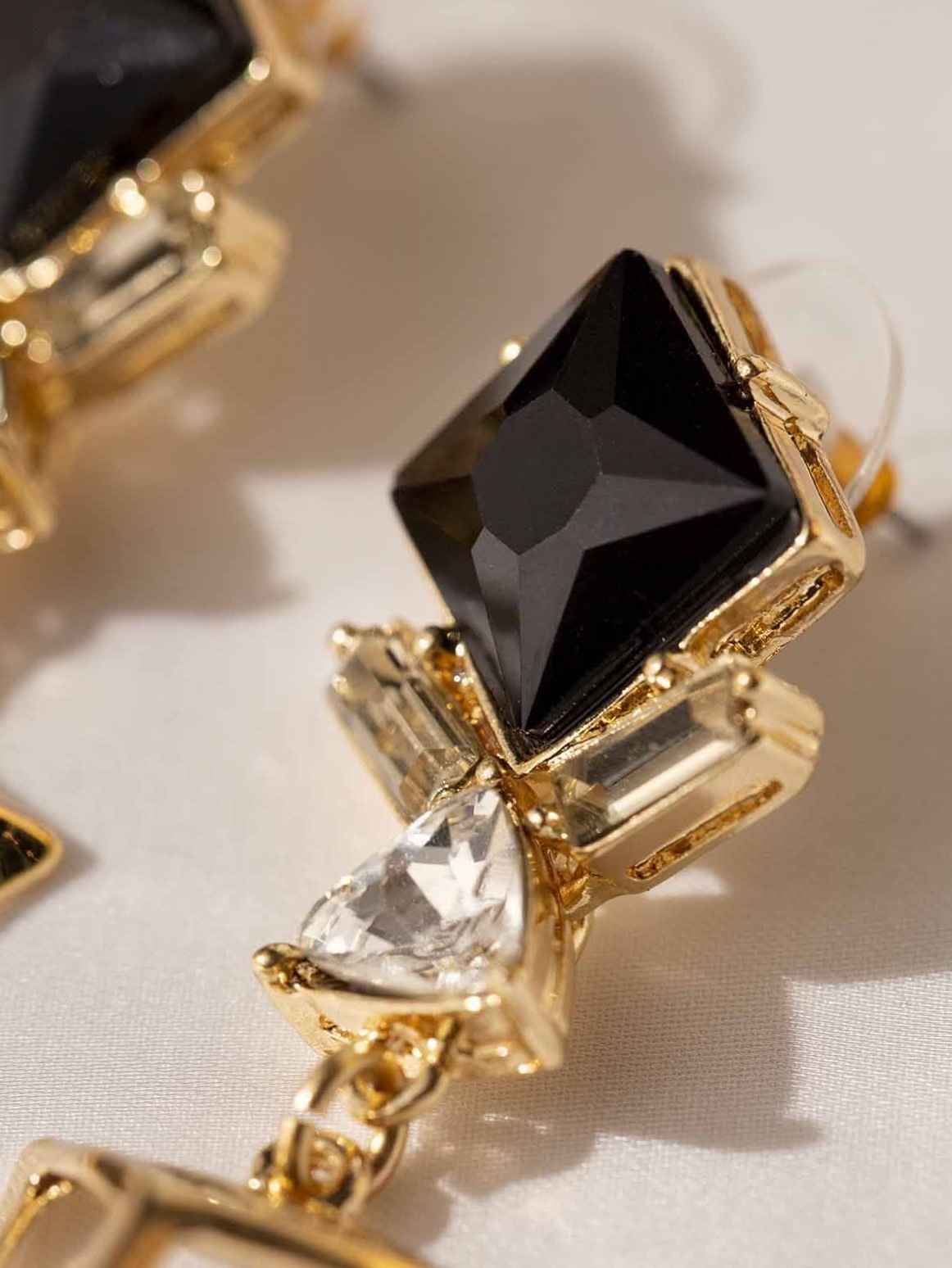 🍃 🌿 🍃 ✦ Gilded Neon Geometry: Deco Elegance in Black & Gold 183