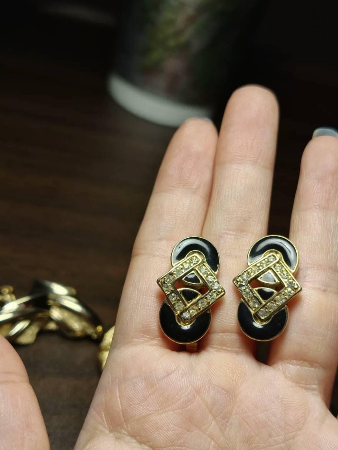 ⊹ Golden Geometric Elegance in Matte Black Art Deco Clips ⊹ 🌉 🛳️ 🛳️ 688