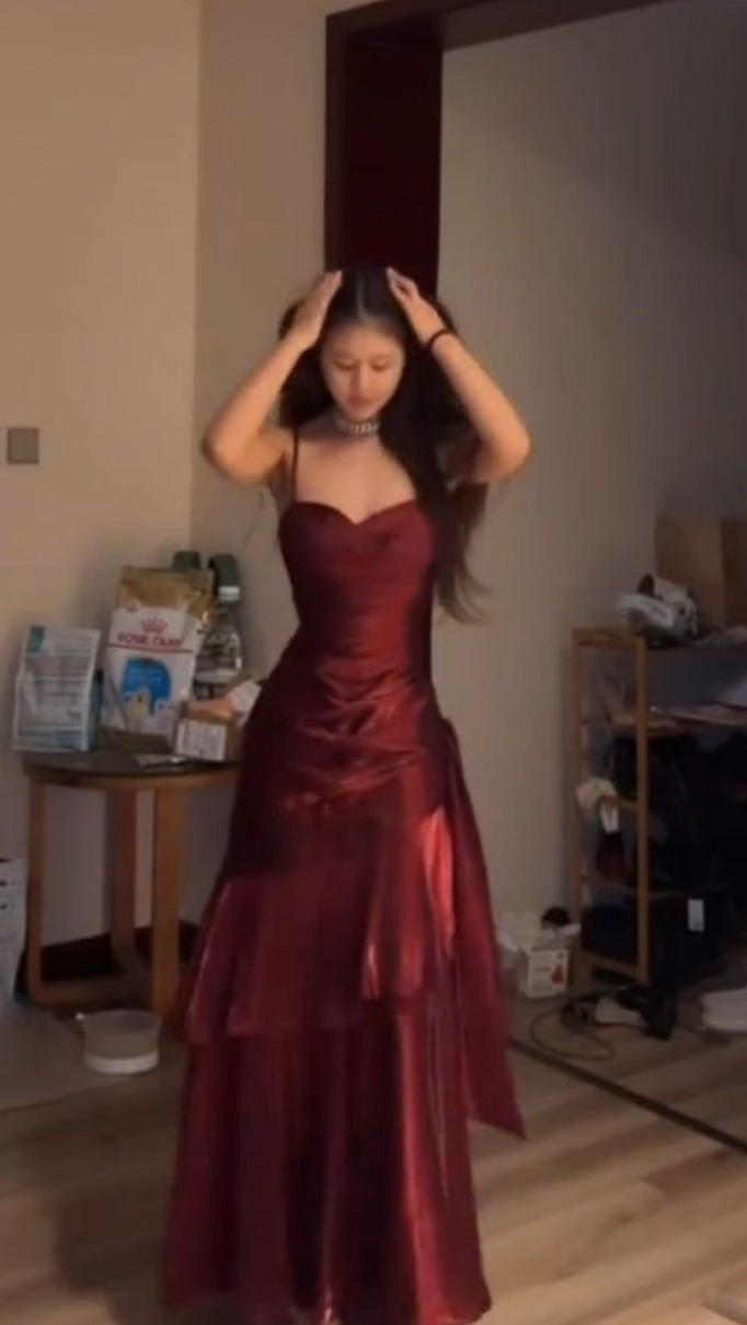 ✦ inspiration inbox ✦ Burgundy Ruffle Glam Prom Dress with Spaghetti Straps — LT 864