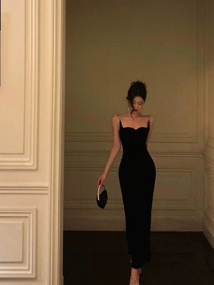 ✦ inspiration inbox ✦ Neon-Elegant Black Sheath Dress with Spaghetti Straps for  157