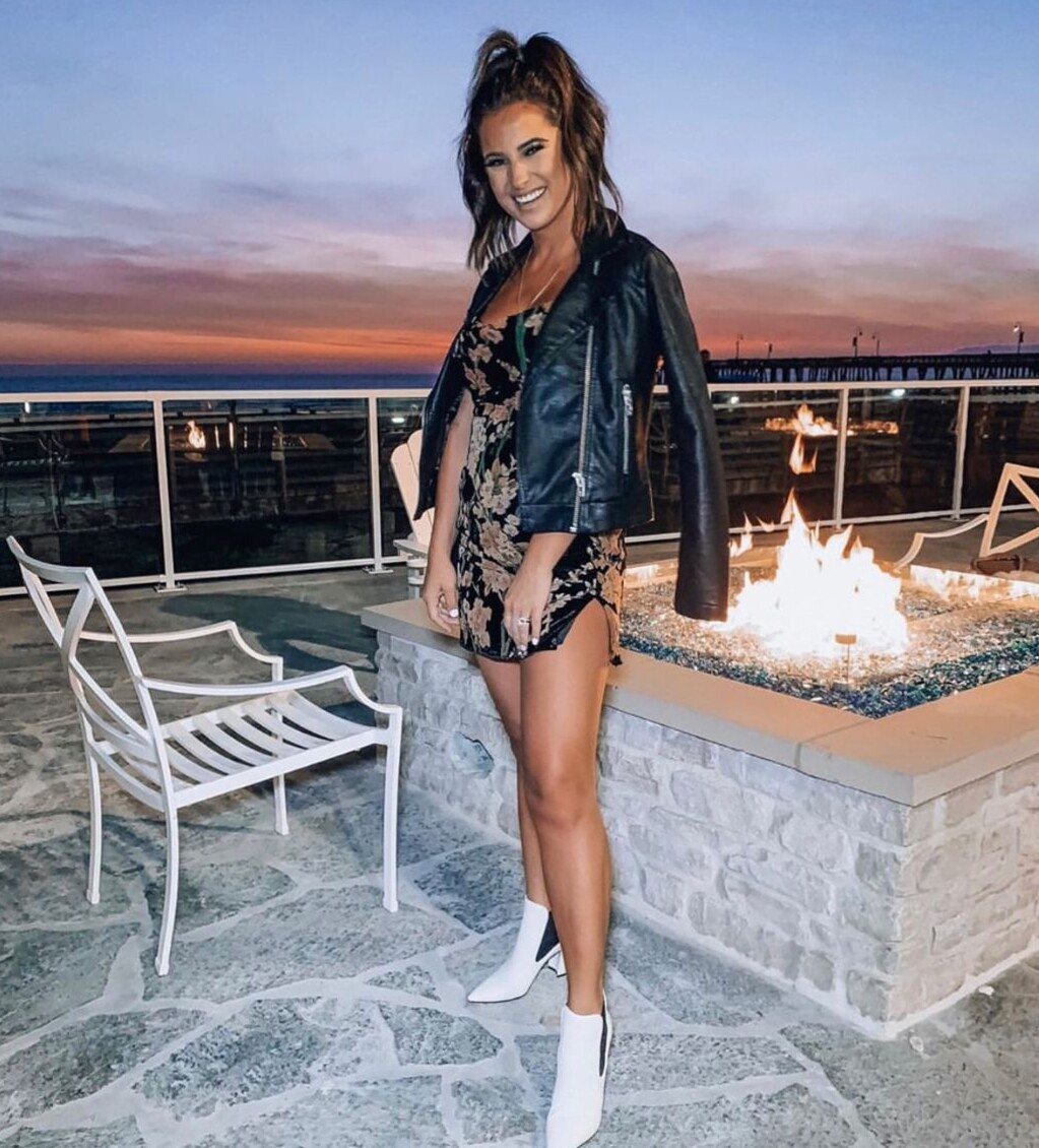 👒 👜 Jessica Teague: Neon Glamour & Retro Game Party Vibe | inspiration inbox 952