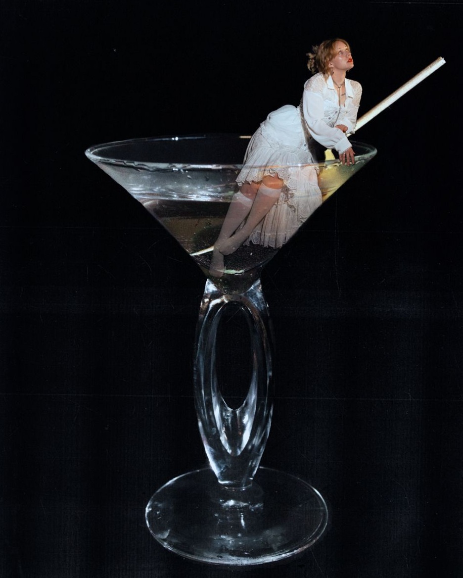 🌺 ⟡ Martini Dreams: Neon Elegance in a Glass 848