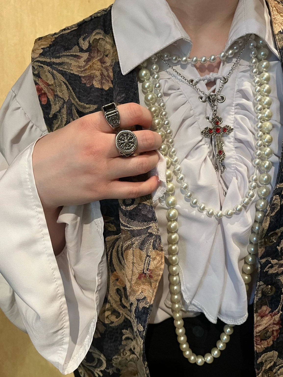 Middle Roast Art: Neon Echoes of Time | 🪩 🔵 beauty in details 419