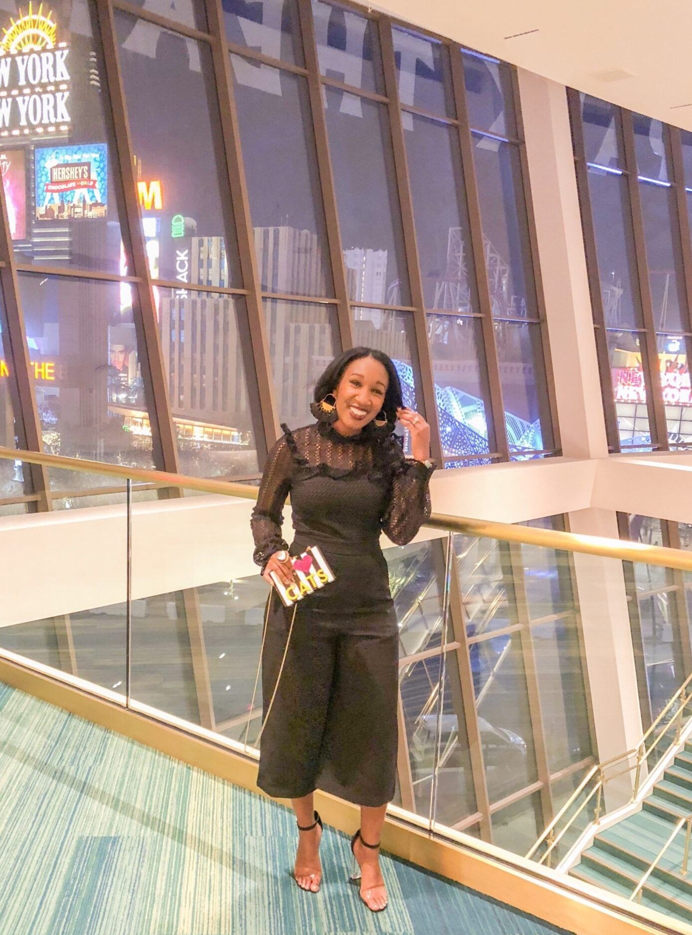 🛳️ 🛳️ Neon Dreams: 15 Luxe Adventures in Sin City 989