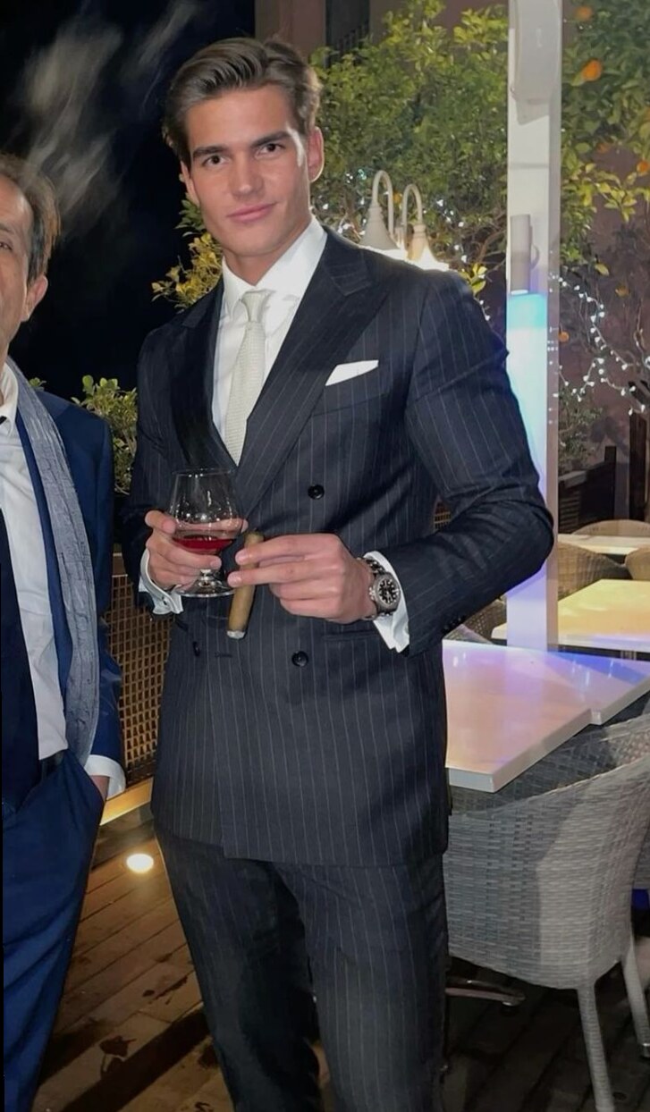 ⊹ Neon Dreams of the Midnight Tycoon ⊹ 🔶 683