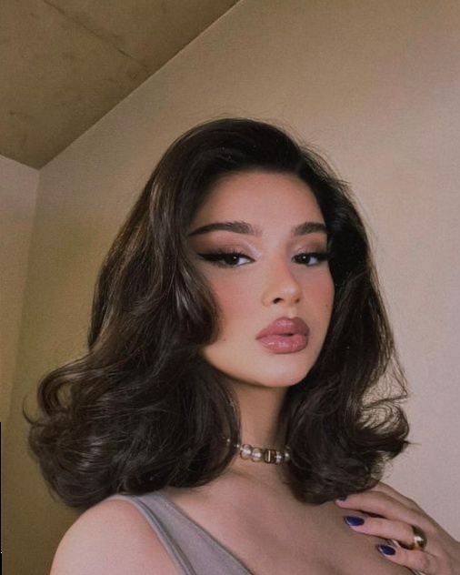 🥂 🖤 Neon Dreams: Vintage Luxury & Glow-in-the-Dark Gaming Vibes 719