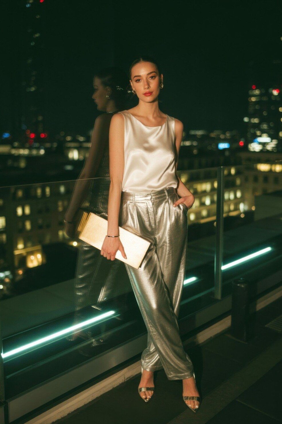 Neon Elegance: 35+ Parisian Night Looks for Silver Screen Glam — 🏖️ 🌉 309