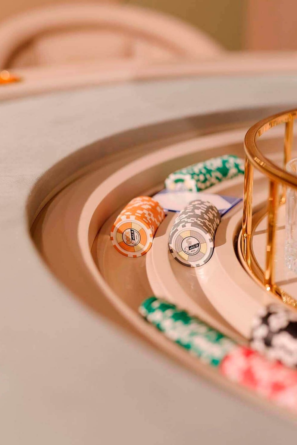 🌵 🌿 Neon Elegance: 6-Player Poker Table with Vintage Glamour & Party Vibe 890