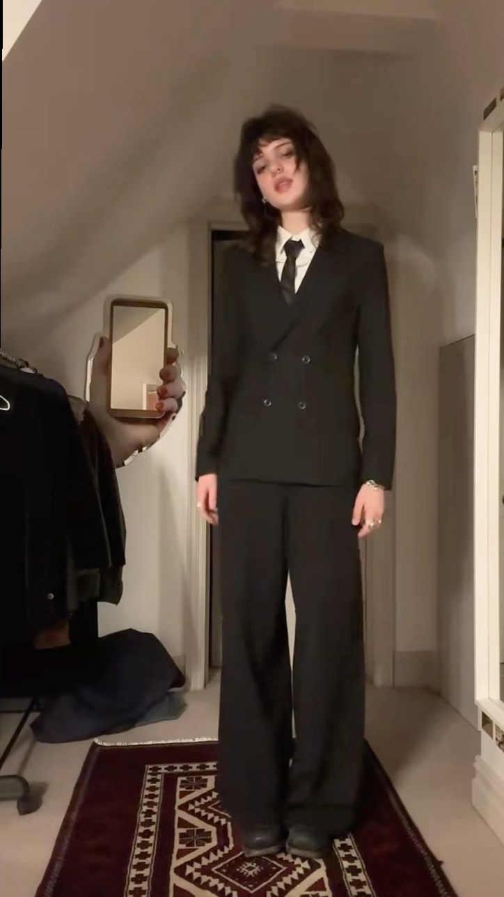 🌸 🍂 ✦ Neon Elegance in Vintage Glow 626