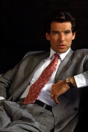 🌃 🔵 | Neon Elegance Meets Retro Glam in Game-Inspired Party Visions | inspiratio 327