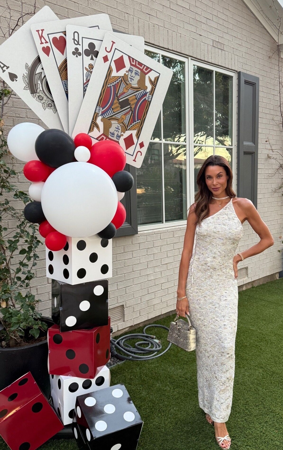 🎉 👠 ✦ Neon Elegance: Vintage Glamour & Game Night Vibe 370