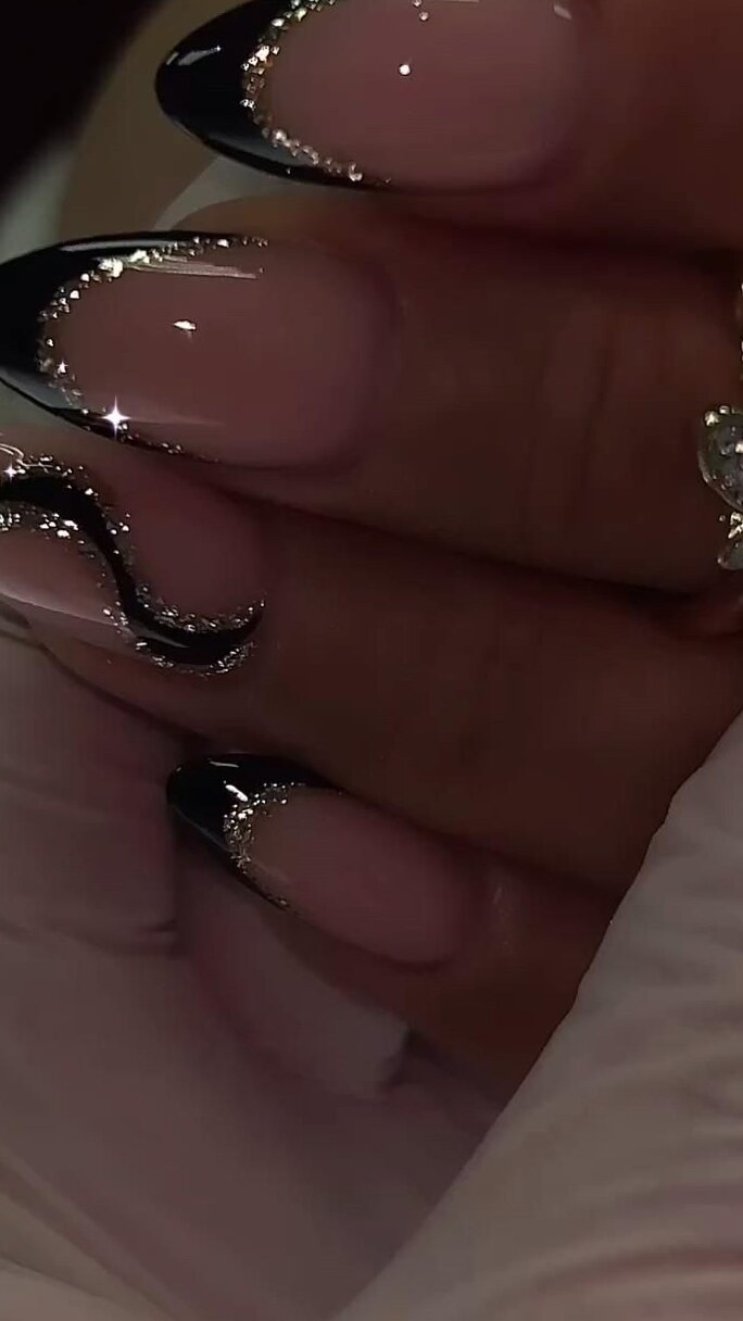 🌲 🌿 Neon Elegance: Vintage-Inspired Nails for Bold Celebrations 331