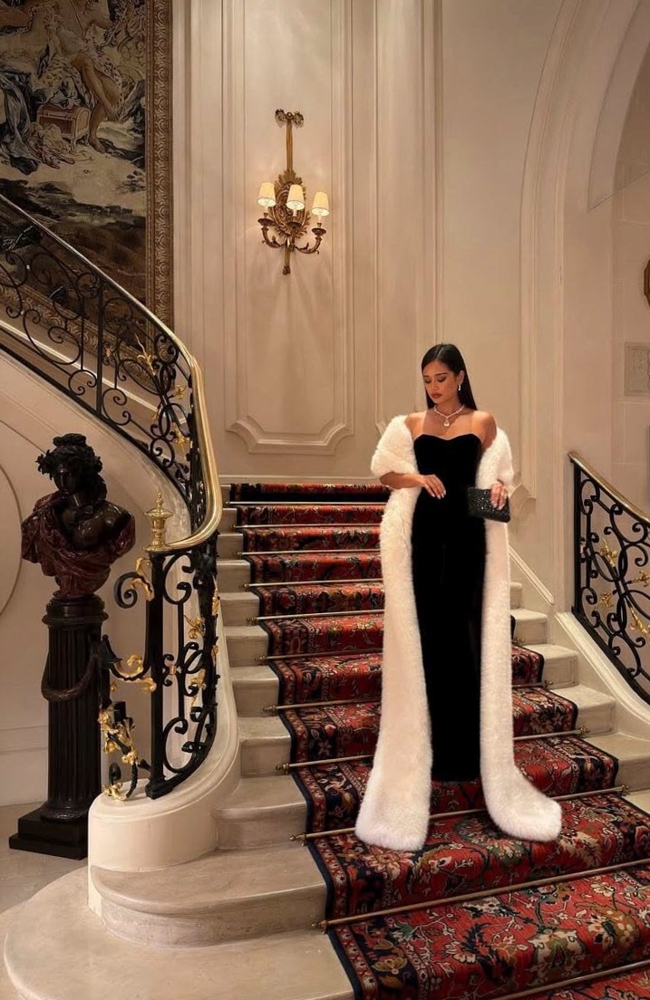 Neon-Elegance White Mink Drape for Bold Evening Style — 👢 👒 344