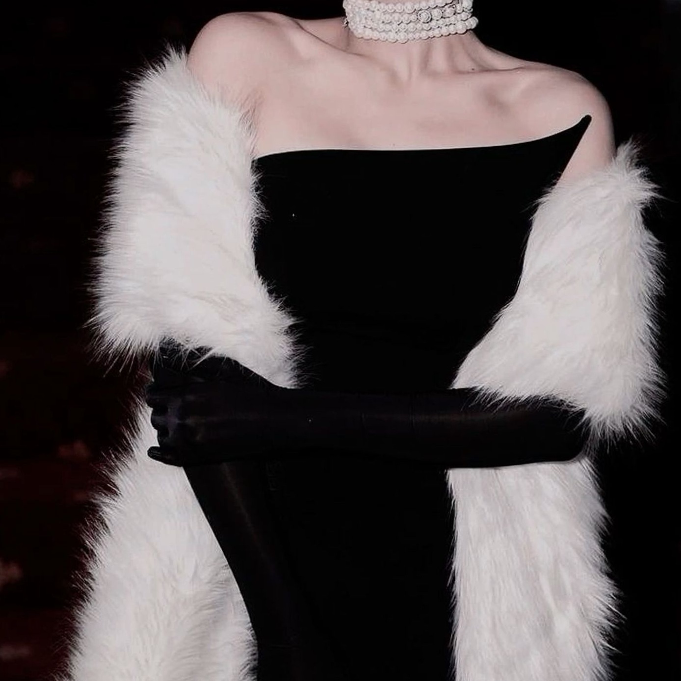 🎪 🕰️ 🎲 | Neon-Esque Winter Glam | Vintage-Infused Black Luxury Outfits | crystal 403