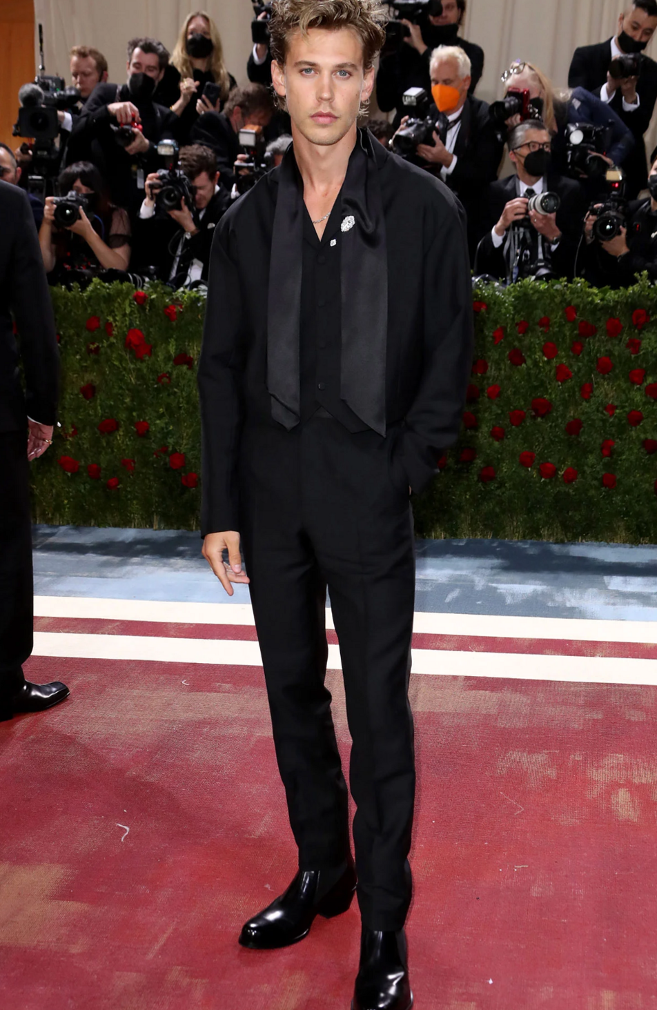 Neon-Gilded Menswear: Met Gala 2022 Vintage Glamour — 🎯 708