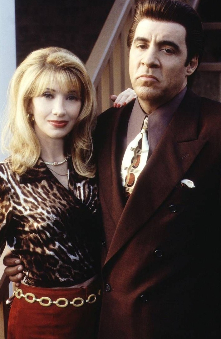 💅 🧣 Neon Glamour Meets Mob-Era Sophistication in 2024’s Vibrant Aesthetic Reviva 860