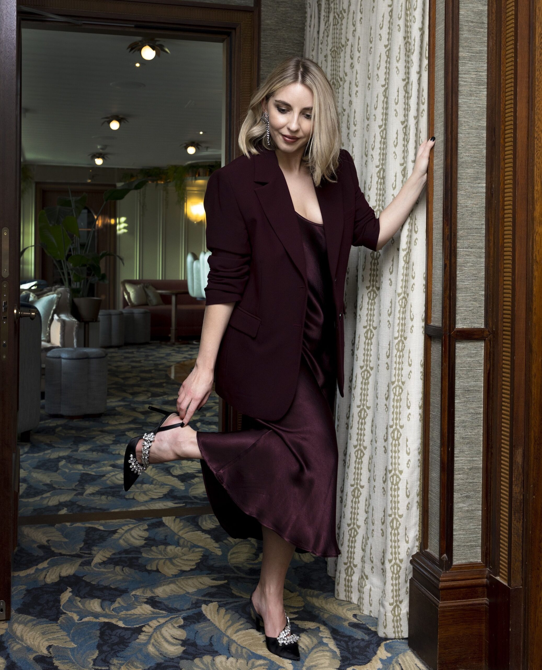 🌺 🌿 ✦ Neon Glamour: Mother-Daughter Vintage Party Looks 784