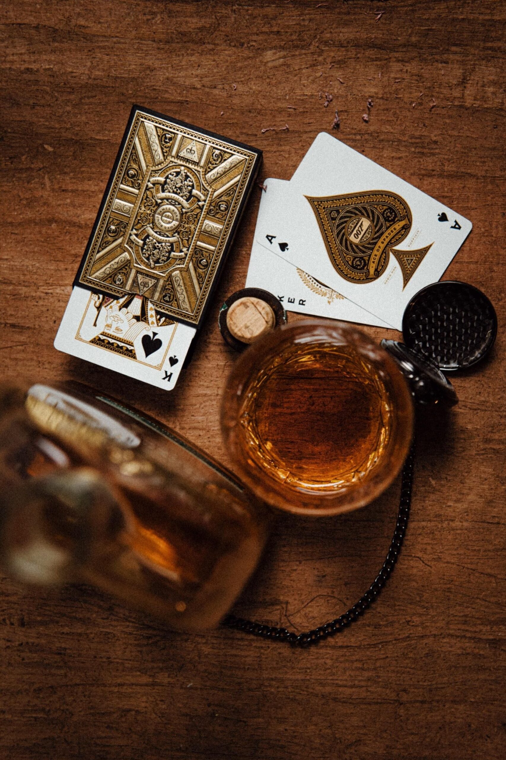 🔸 🎯 ✦ Neon Glow: 5 Vintage-Inspired Party Moments 350