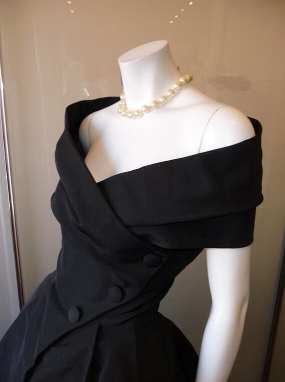 Neon-Infused Off-The-Shoulder Prom Gown in Rich Black Tea-Length Style | 🥂 🥂 aes 113