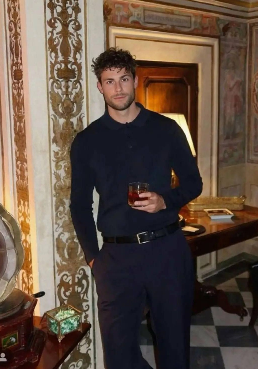 Neon-Infused Summer Elegance & Vintage Glamour • 🥳 👠 168