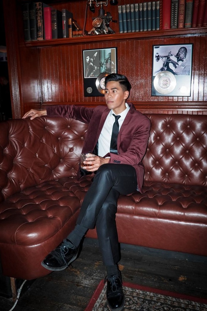 Neon-Kissed Vintage Glam for Holiday Night Outs • 🎀 🎀 333