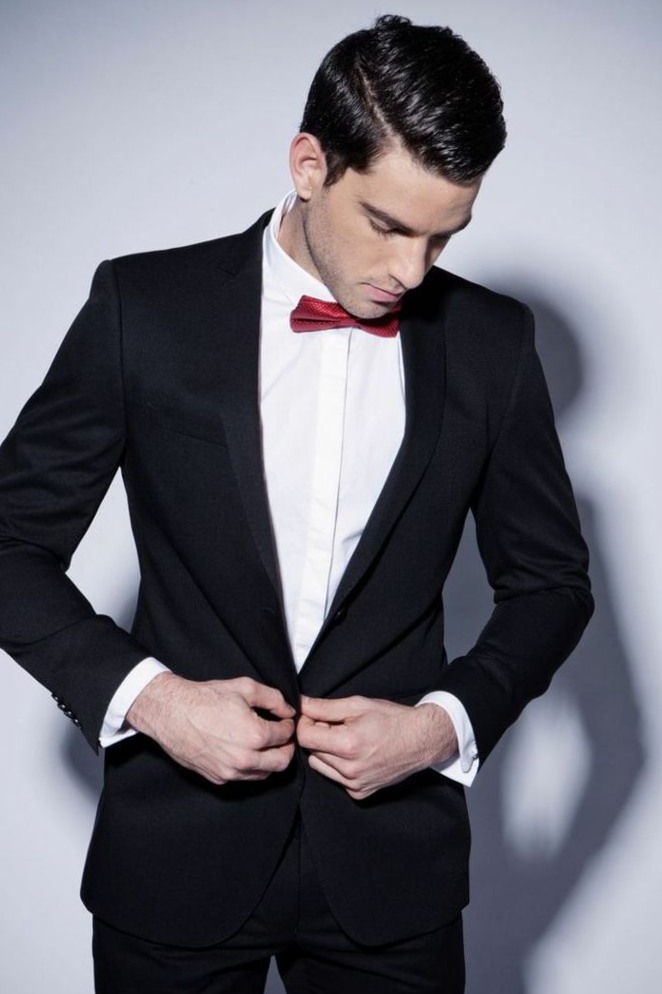 Neon Nächte: Der Anzug der Träume und die Fliege der Eleganz | 🥂 visual game aes 727