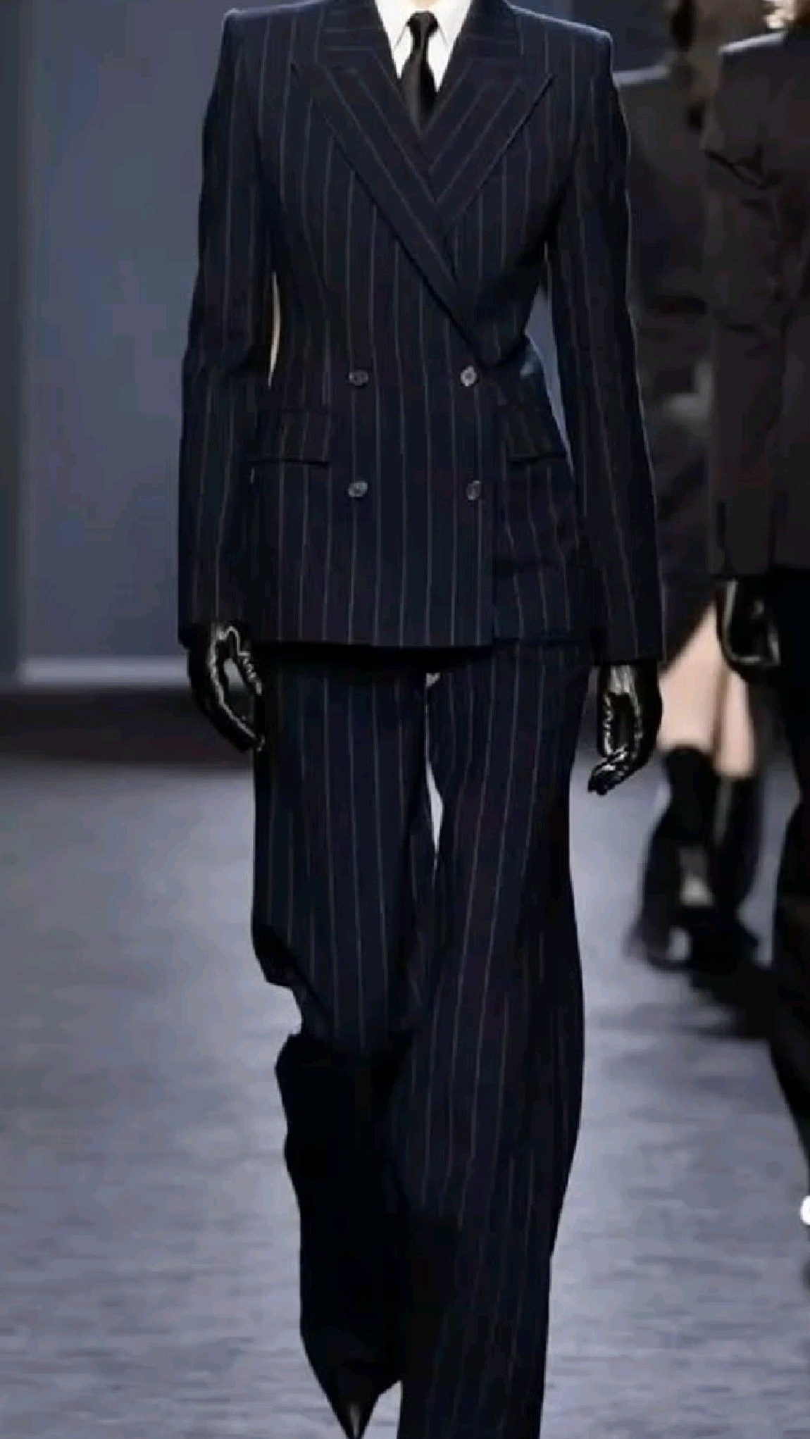 🌃 | Neon Nostalgia: Desire in Vintage Glow | beauty in details 586