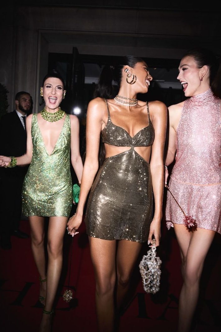 ✨ Neon Nostalgia: Elevate Yuletide Style with Bold Vintage Flair | creative luxu 763