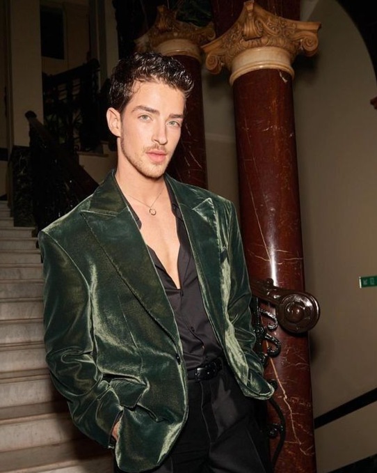 Neon Nostalgia: Men’s Yuletide Ensemble Inspiration | 🌷 🍂 party planning perfect 323