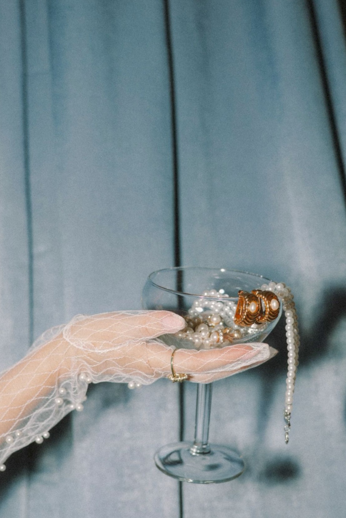 Neon Nostalgia: Party Vibes & Timeless Luxury Art • 🌿 409