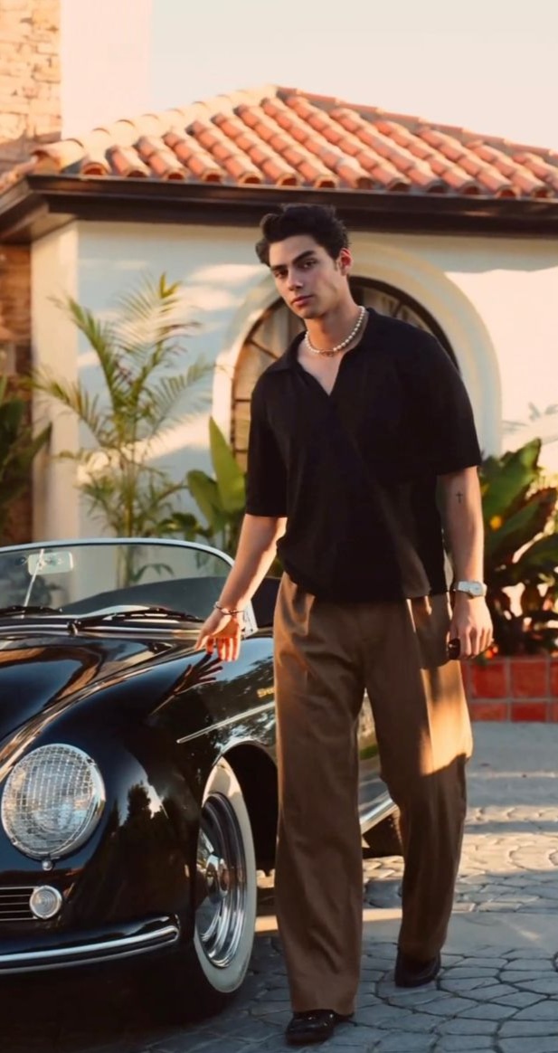 🍂 🌲 Neon Nostalgia: Retro Gaming Chic for Modern Men 302