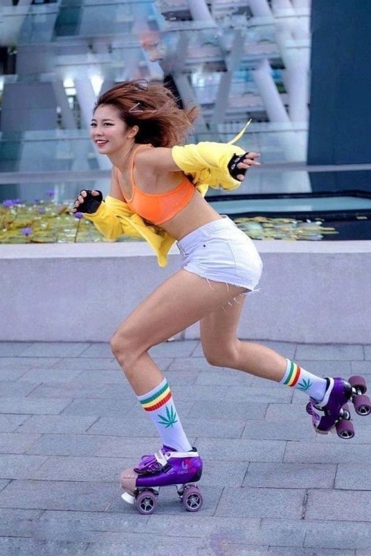 Neon Nostalgia Skate Scene — style study session 🏨 🌍 🏨 710