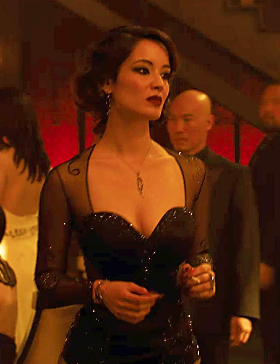 Neon Nudity: Glowing Bond Looks & Vintage Glam Party Visions — 🛳️ 🌴 147